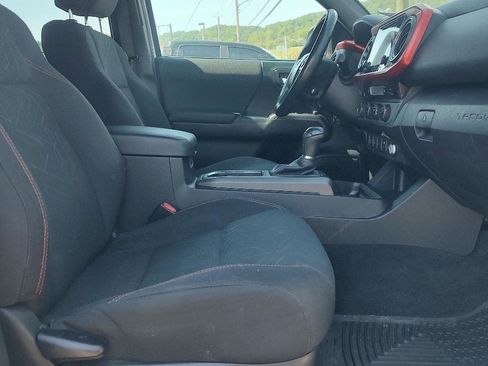 Used 2016 Toyota Tacoma SR5 AWD/4WD image 20