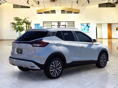 Certified 2023 Nissan Kicks SV FWD image 5