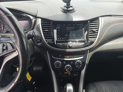 Used 2019 Chevrolet Trax LT w/ Redline Edition FWD image 27