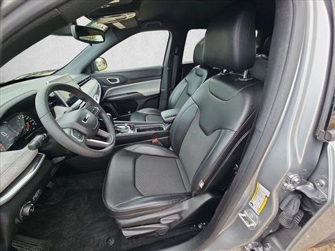 Used 2023 Jeep Compass Latitude AWD/4WD image 15