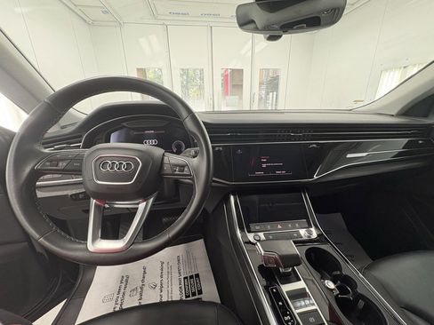 Used 2022 Audi Q8 Premium image 8