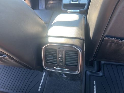 Used 2022 Porsche Macan image 20