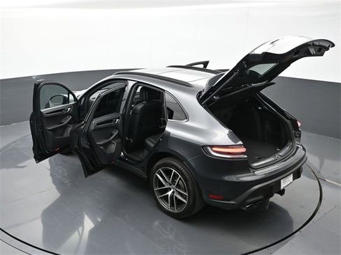 Certified 2025 Porsche Macan image 25