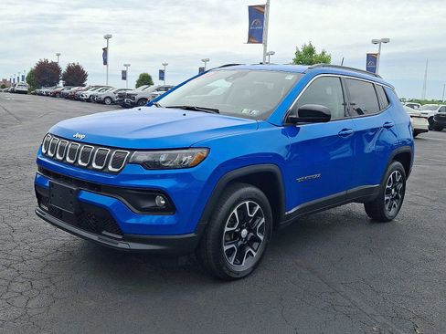 Used 2022 Jeep Compass Latitude w/ Convenience Group AWD/4WD image 3