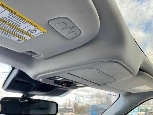 Used 2025 Ford Expedition Active image 18