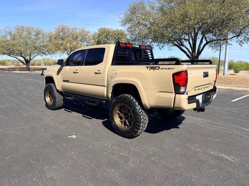 Used 2019 Toyota Tacoma TRD Sport w/ Technology Package image 5