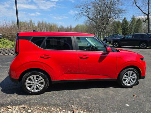 Used 2023 Kia Soul LX FWD image 7
