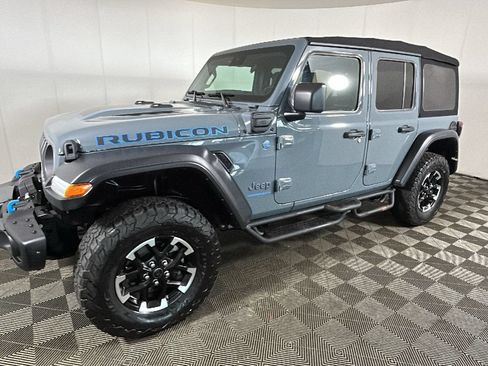 Used 2024 Jeep Wrangler Unlimited Rubicon 4xe w/ Capability Package AWD/4WD image 8