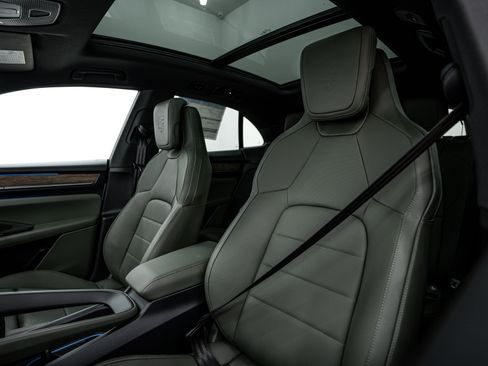 New 2025 Porsche Macan 4S Electric image 21