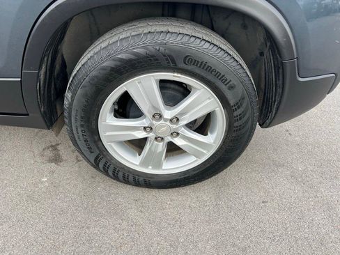 Used 2022 Chevrolet Trax LT w/ LT Convenience Package image 16