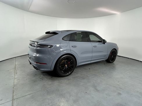 Used 2025 Porsche Cayenne GTS AWD/4WD image 7
