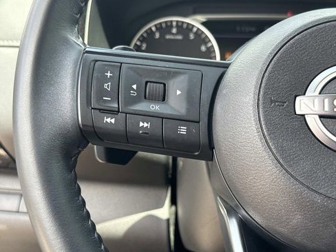 Certified 2024 Nissan Pathfinder SV w/ Black Appearance Package FWD image 30
