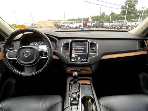 Used 2021 Volvo XC90 T6 Momentum AWD/4WD image 5