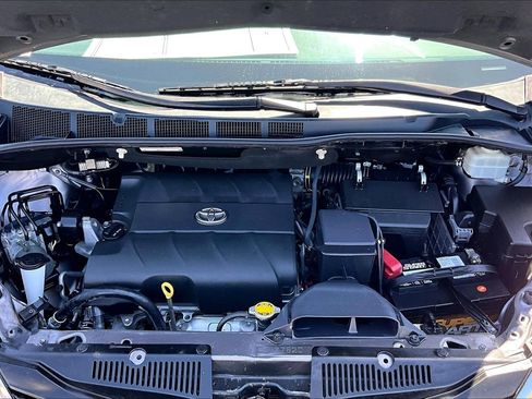 Used 2014 Toyota Sienna LE FWD image 9