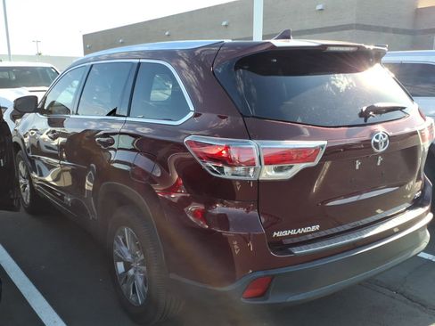 Used 2015 Toyota Highlander XLE FWD image 4