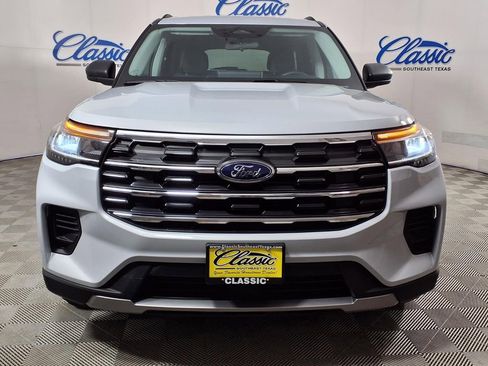 Used 2025 Ford Explorer Active image 5