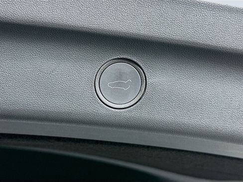 Used 2022 Tesla Model Y Performance image 28