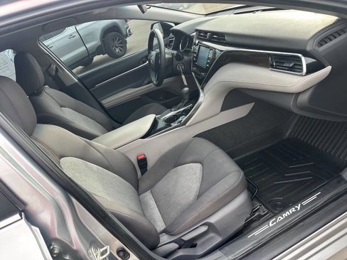 Used 2018 Toyota Camry LE image 10