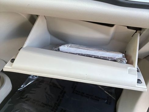 Used 2020 Chrysler Pacifica Touring-L image 19