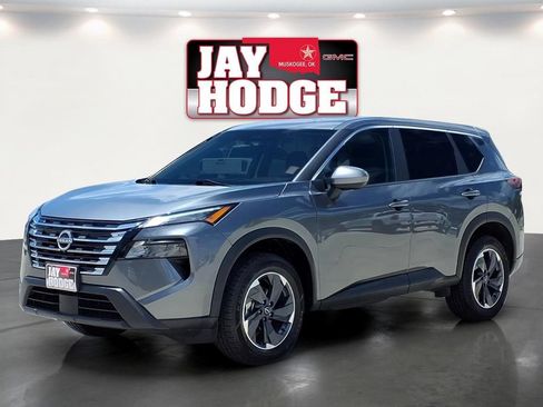 Used 2024 Nissan Rogue SV FWD image 3