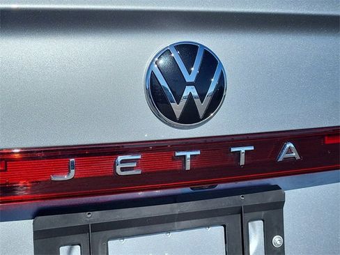 Used 2025 Volkswagen Jetta Sport image 7
