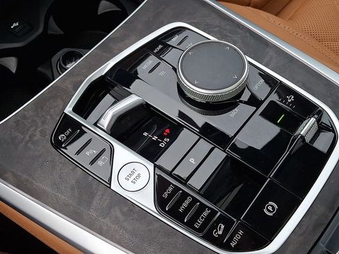 Certified 2025 BMW X5 xDrive50e w/ M Sport Package image 16