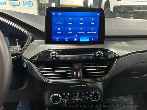 Used 2025 Ford Escape Active AWD/4WD image 15