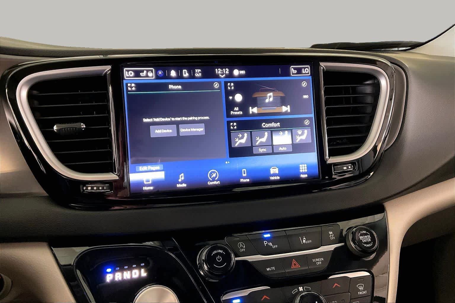 Used 2024 Chrysler Pacifica Touring-L FWD image 6