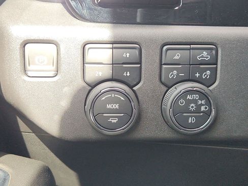 Used 2024 Chevrolet Silverado 2500 LTZ w/ LTZ Premium Package AWD/4WD image 18