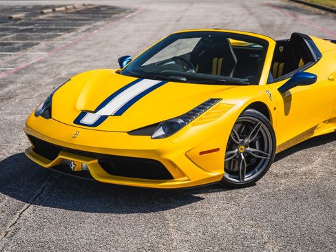 Used 2015 Ferrari 458 Speciale A RWD image 3