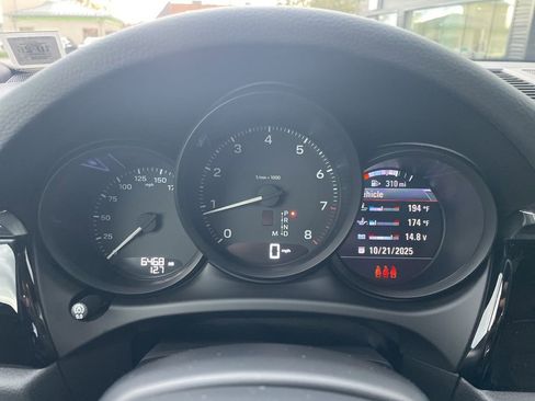 Certified 2025 Porsche Macan image 27