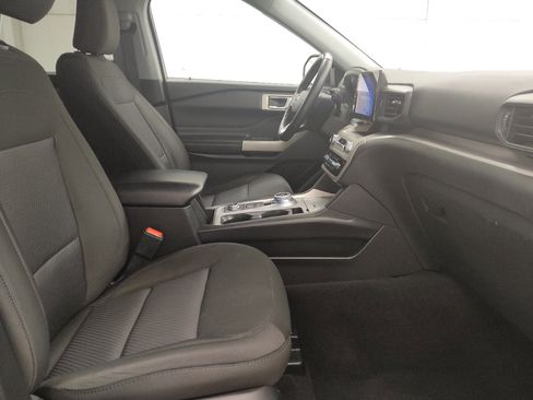 Used 2023 Ford Explorer XLT AWD/4WD image 21