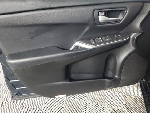 Used 2017 Toyota Camry SE FWD image 17