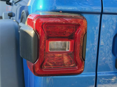 Used 2024 Jeep Wrangler Rubicon w/ Technology Group image 5