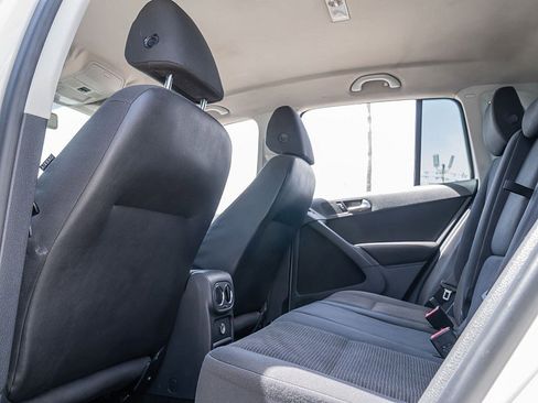 Used 2013 Volkswagen Tiguan S image 17