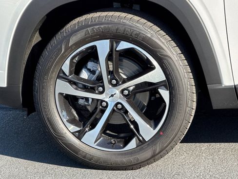 New 2026 Chevrolet Trax RS w/ Sunroof Package FWD image 23