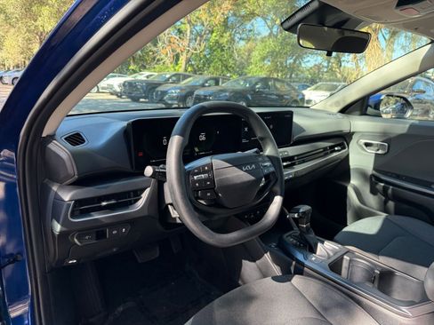 Used 2025 Kia K4 LXS image 28