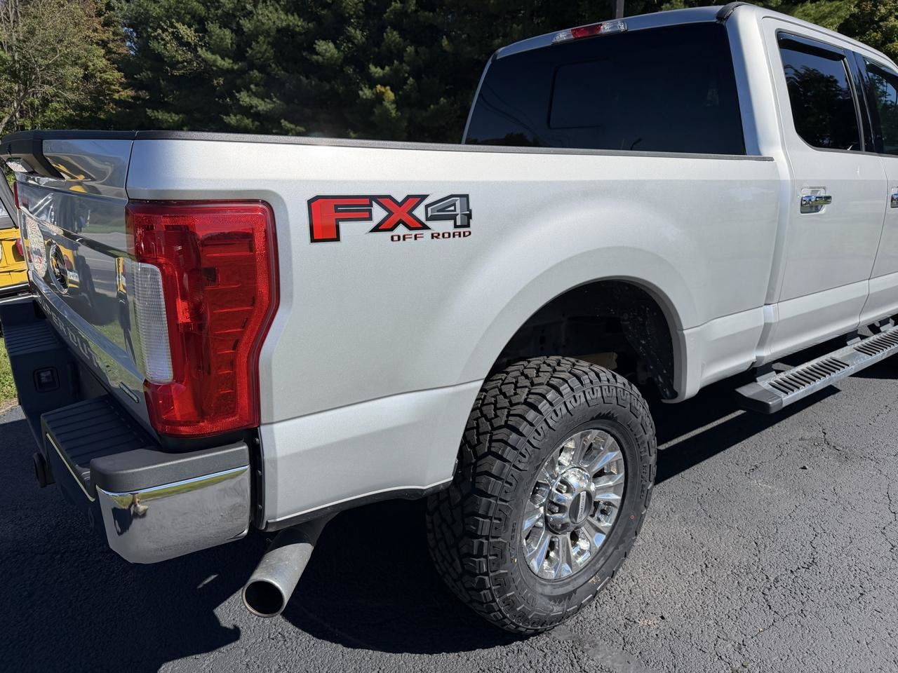 Used 2017 Ford F250 XLT w/ XLT Premium Package AWD/4WD image 18