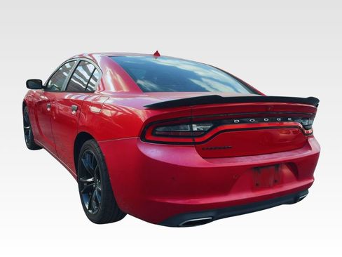 Used 2016 Dodge Charger SXT image 3