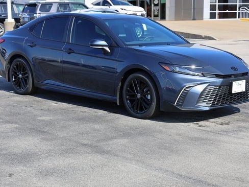 New 2026 Toyota Camry SE image 1