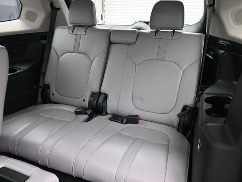 Used 2024 Honda Pilot Touring image 13