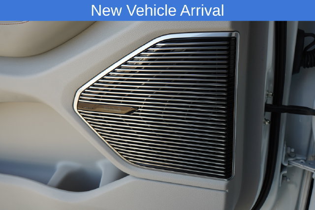 Used 2022 Jeep Grand Cherokee Overland w/ Luxury Tech Group IV AWD/4WD image 16