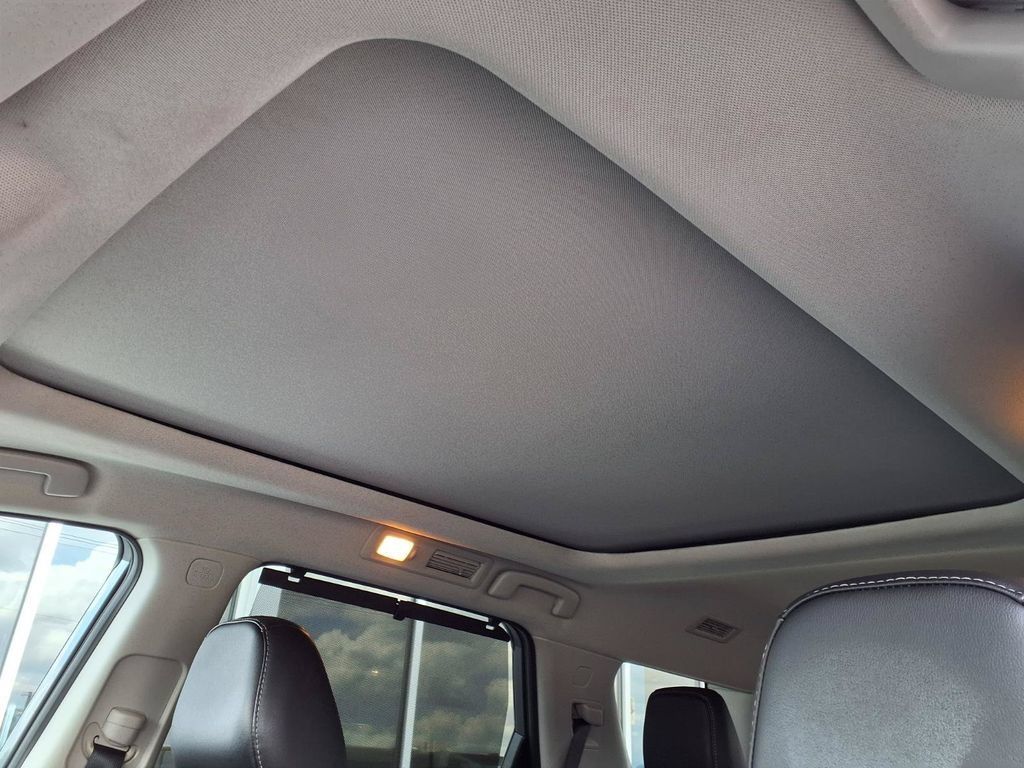 Used 2024 Nissan Pathfinder SL w/ SL Premium Package FWD image 20