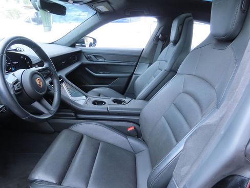 Used 2020 Porsche Taycan Turbo image 10