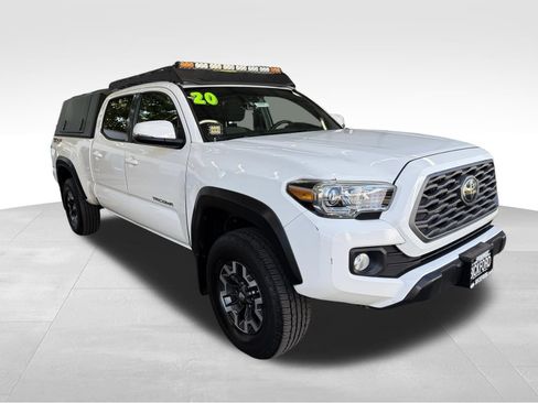 Used 2020 Toyota Tacoma TRD Off-Road AWD/4WD image 3