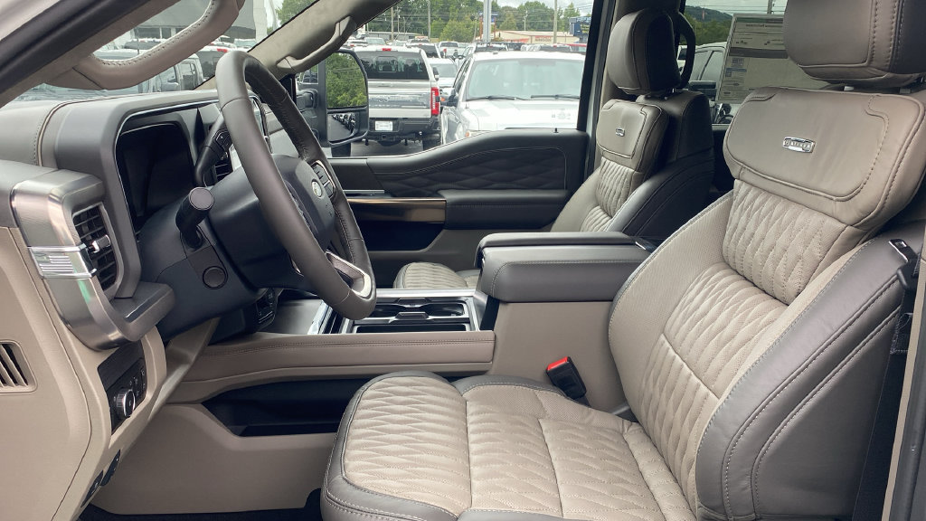 New 2027 Ford F250 Platinum w/ Platinum Plus Package AWD/4WD image 16