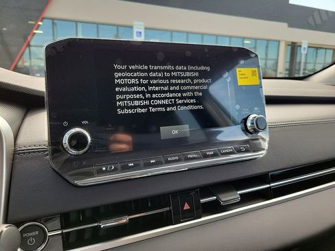 New 2025 Mitsubishi Outlander SE image 13