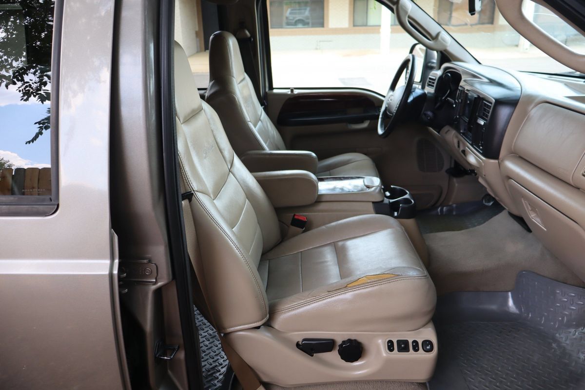 Used 2005 Ford Excursion Limited AWD/4WD image 24