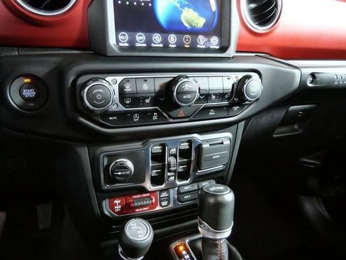 Used 2023 Jeep Wrangler Unlimited Rubicon w/ Cold Weather Group AWD/4WD image 22