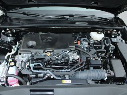 Used 2025 Toyota Camry LE FWD image 33